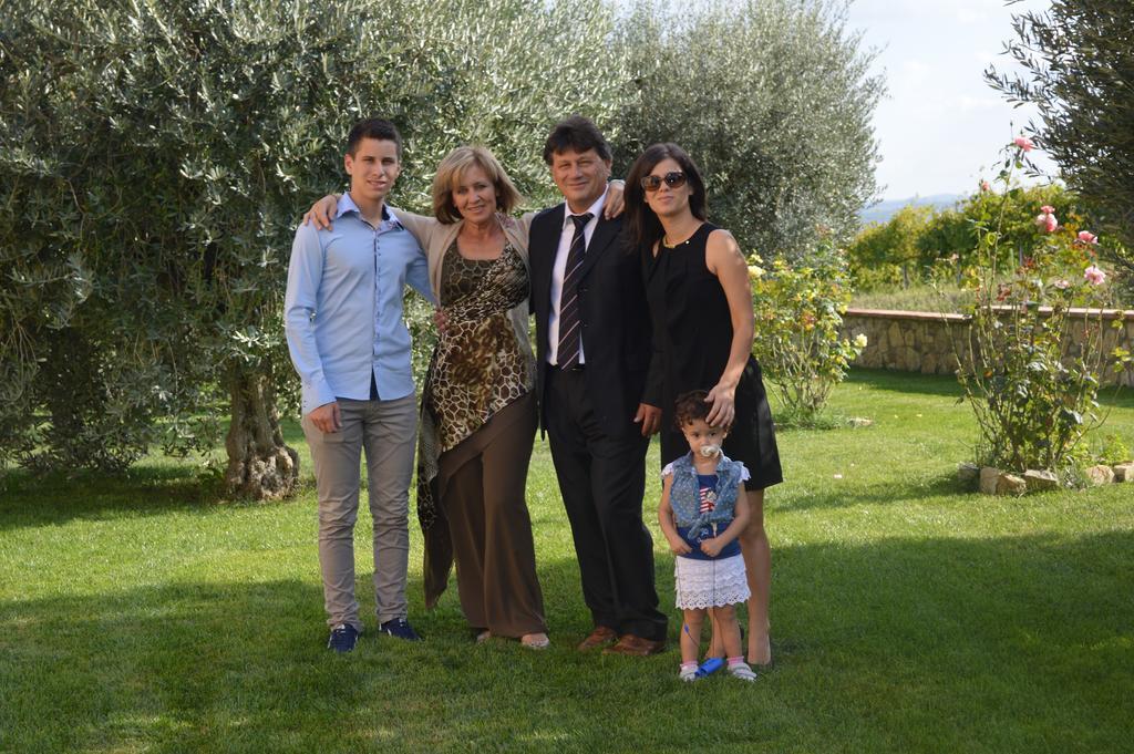 B&B La Casa Fra Gli Olivi Marsciano Luaran gambar